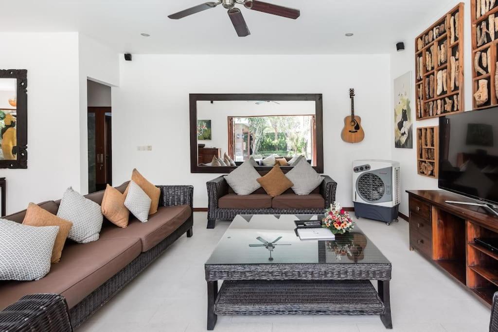 Villa Annecy Seminyak Buitenkant foto